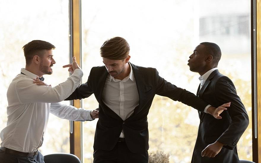 【公然侮辱】被辱罵可以請求精神賠償嗎?公然侮辱意思? - 995律師